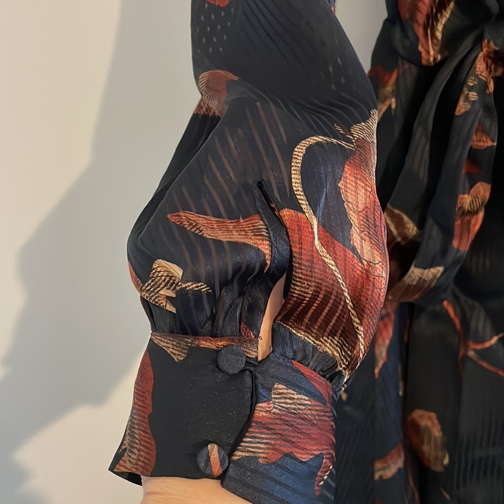 Express Dress - Picture 5 of 6